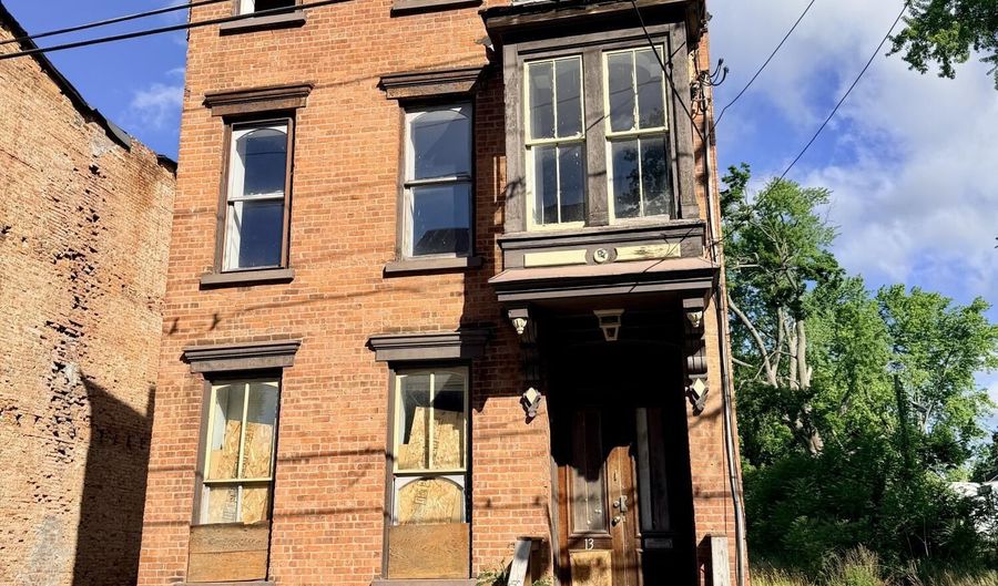13 Lexington Ave, Albany, NY 12206 - 5 Beds, 2 Bath