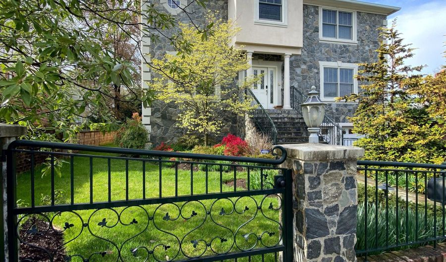 2138 PATRICK HENRY Dr, Arlington, VA 22205 - 4 Beds, 6 Bath