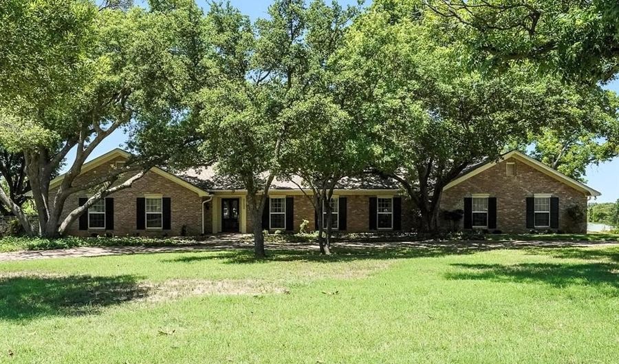 2102 Shoreline Dr, Abilene, TX 79602 - 4 Beds, 4 Bath