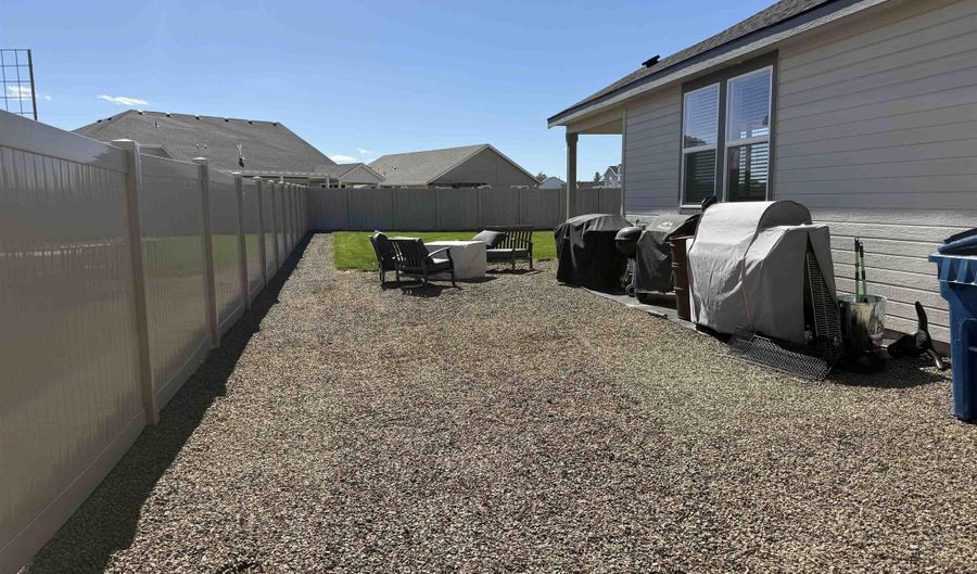 20455 Weymouth Pl, Caldwell, ID 83605 - 5 Beds, 4 Bath