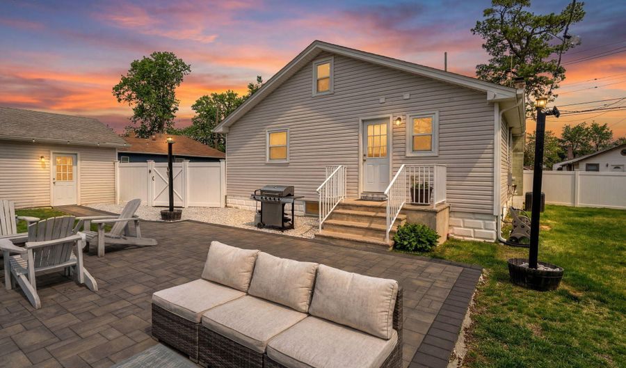 238 Forepeak Ave, Beachwood, NJ 08722 - 3 Beds, 2 Bath