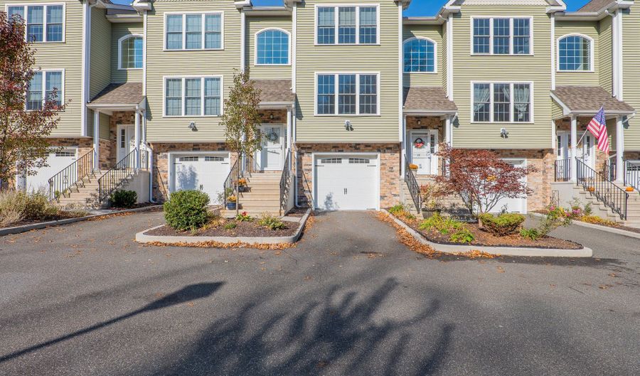 12 Oak Meadows Dr 12, Brookfield, CT 06804 - 2 Beds, 3 Bath