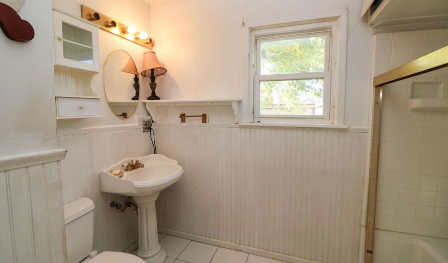 411 13th St, Abernathy, TX 79311 - 2 Beds, 1 Bath