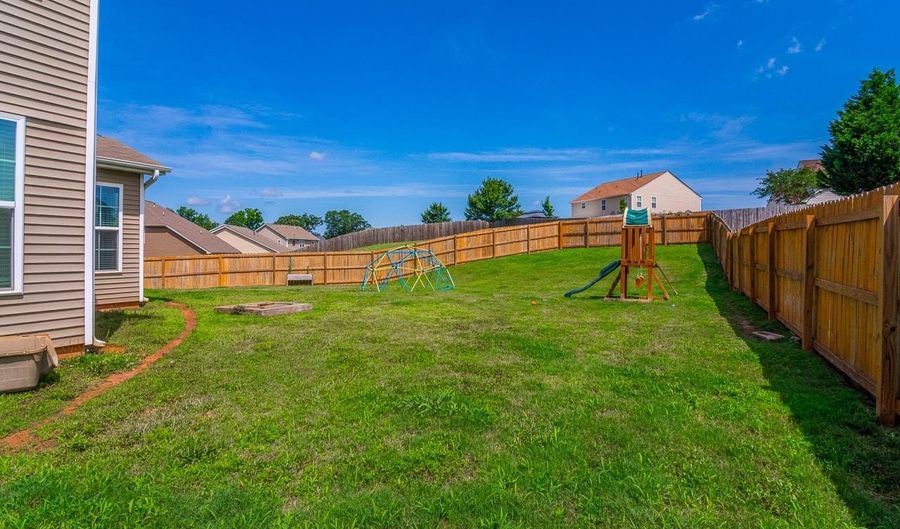 208 Castleton Cir, Boiling Springs, SC 29316 - 3 Beds, 3 Bath