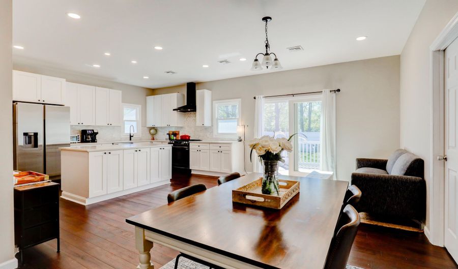 28 Duchess Ave, Middletown, NJ 07748 - 6 Beds, 5 Bath