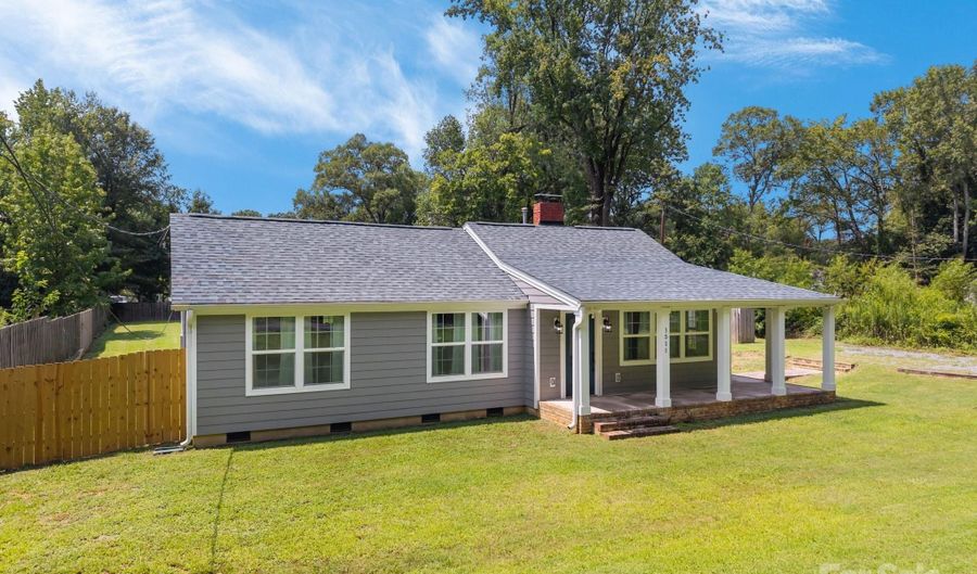 1511 Lisbon Ln, Charlotte, NC 28269 - 3 Beds, 2 Bath