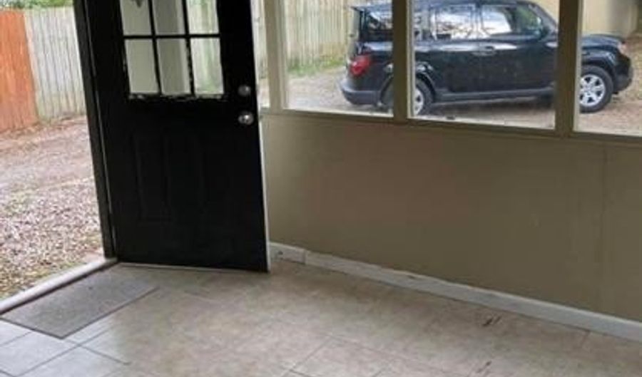 2431 JACKSON St, Alexandria, LA 71301 - 3 Beds, 1 Bath