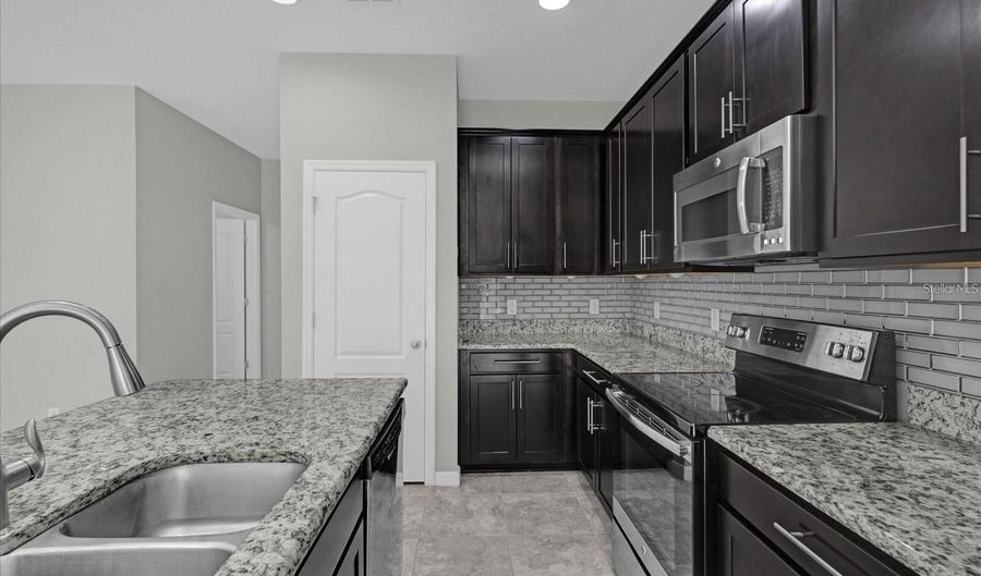 1148 PALMA VERDE Pl, Apopka, FL 32712 - 3 Beds, 3 Bath