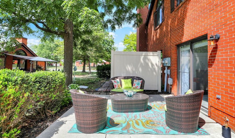 9394 Golden Leaf Way, Indianapolis, IN 46260 - 2 Beds, 3 Bath