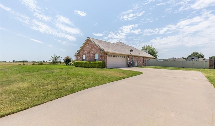 506 Fieldcrest Dr, Chickasha, OK 73018 - 4 Beds, 3 Bath