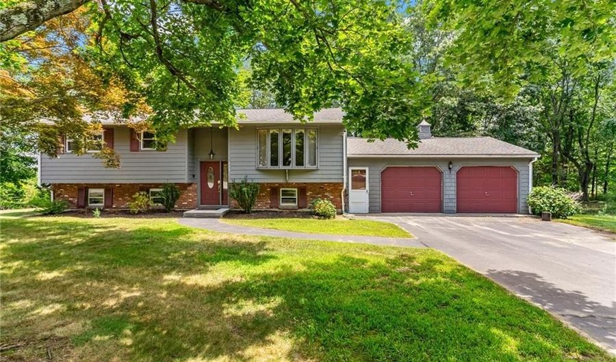 233 Blackrock Rd, Coventry, RI 02816 - 3 Beds, 1 Bath