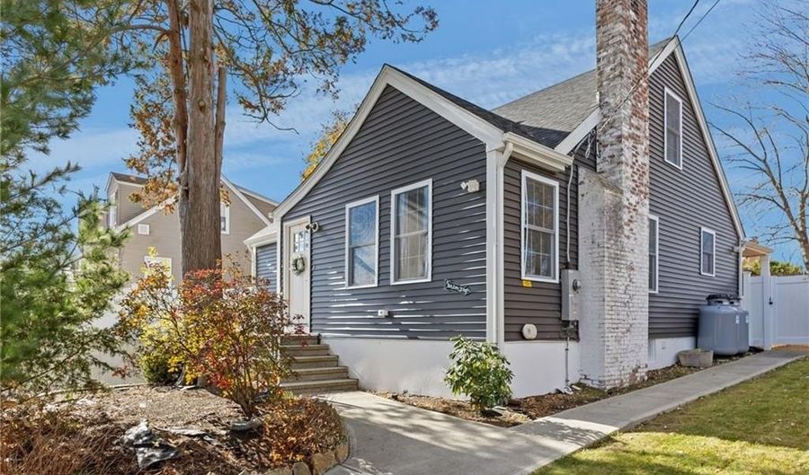 31 Swan St, North Providence, RI 02911 - 4 Beds, 2 Bath