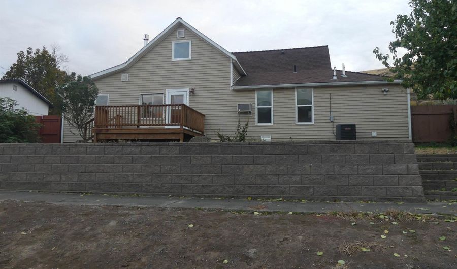 810 2nd St, Asotin, WA 99402 - 3 Beds, 2 Bath