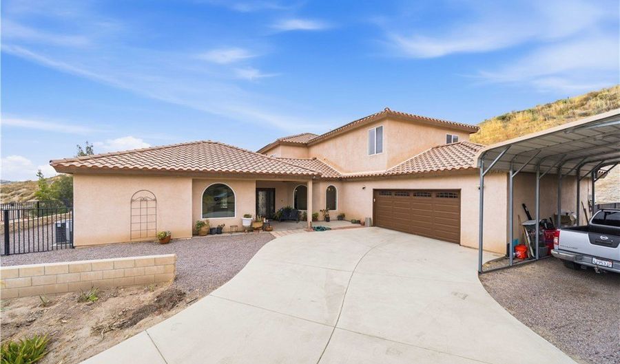 13675 Davenport, Agua Dulce, CA 91390 - 4 Beds, 3 Bath