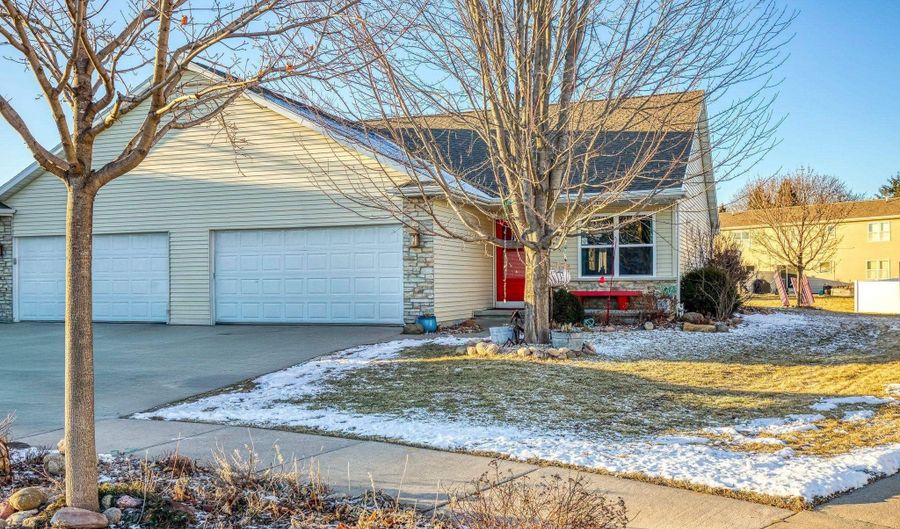 616 HAROLD Way, Appleton, WI 54915 - 2 Beds, 2 Bath