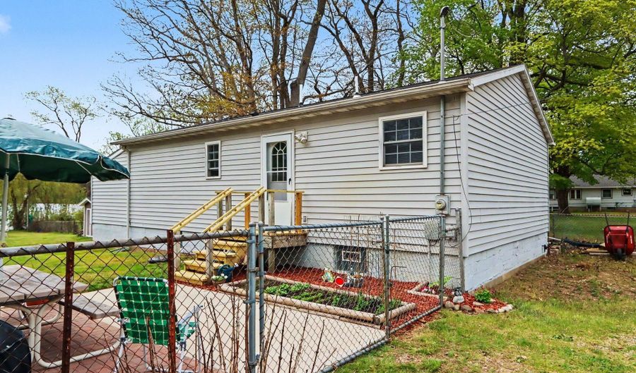 27161 2nd Ave, Allegan, MI 49010 - 2 Beds, 1 Bath