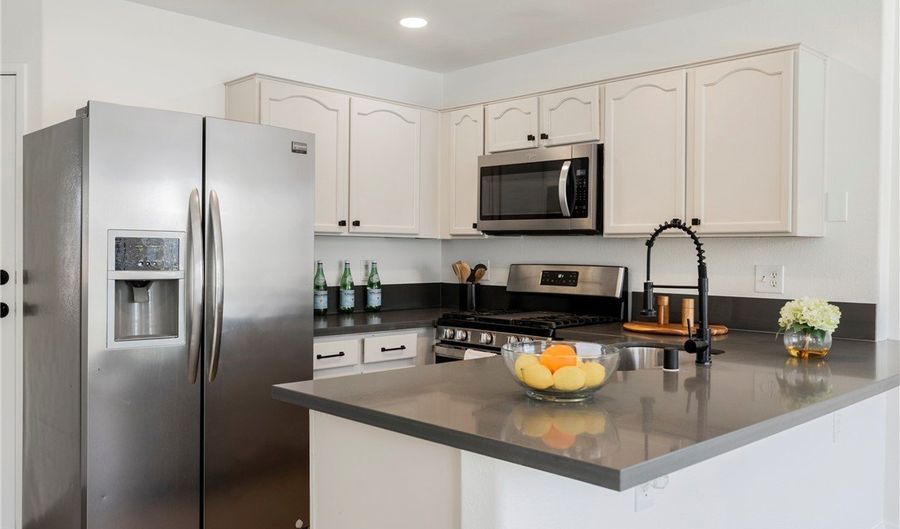 2621 Adelante Ave 102, Las Vegas, NV 89106 - 2 Beds, 3 Bath