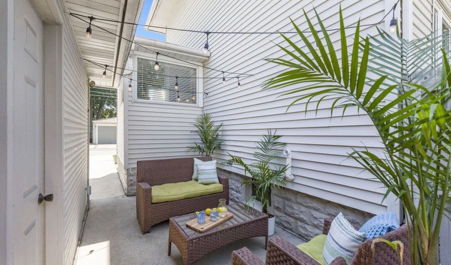 902 Midway Dr, Auburn, IN 46706 - 3 Beds, 2 Bath