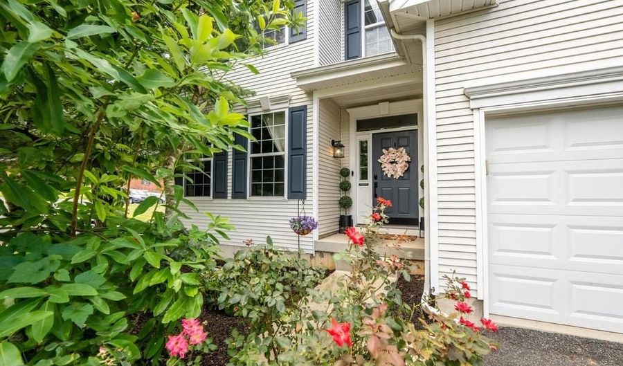 2426 S WOOD St, Allentown, PA 18103 - 3 Beds, 3 Bath