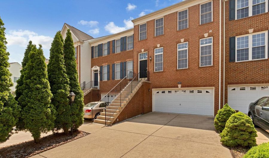 22529 WELBORNE MANOR Sq, Ashburn, VA 20148 - 3 Beds, 4 Bath
