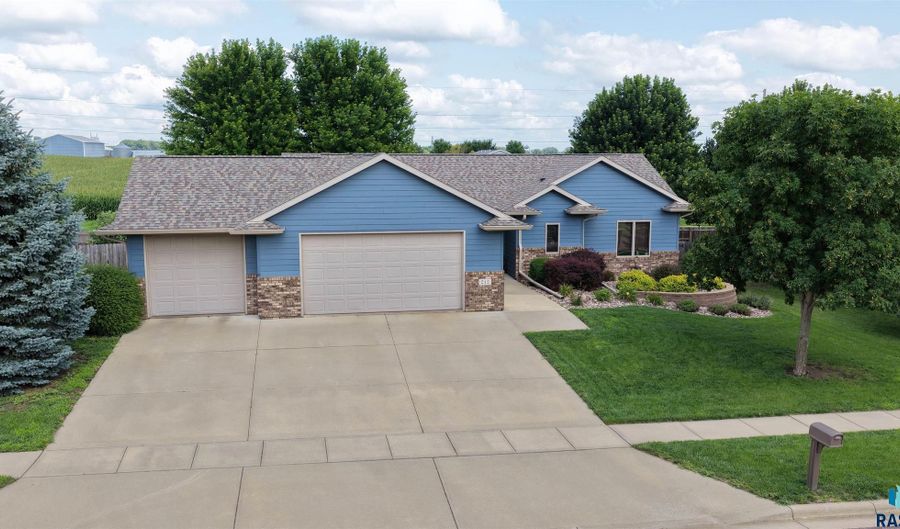 212 S Augusta Ave, Brandon, SD 57005 - 4 Beds, 3 Bath
