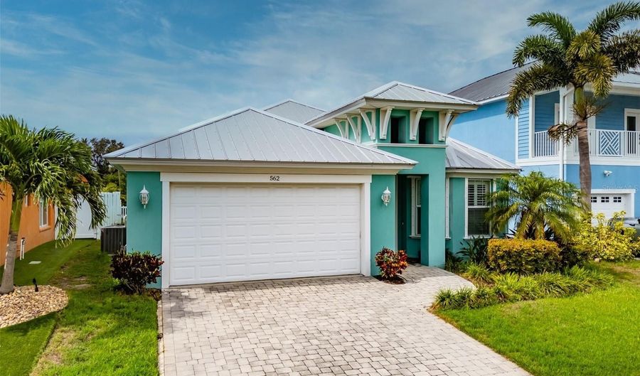 562 BIMINI BAY Blvd, Apollo Beach, FL 33572 - 3 Beds, 3 Bath