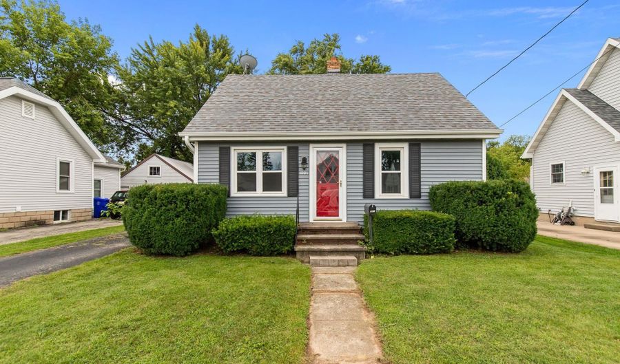 1001 W BELL Ave, Appleton, WI 54914 - 3 Beds, 2 Bath