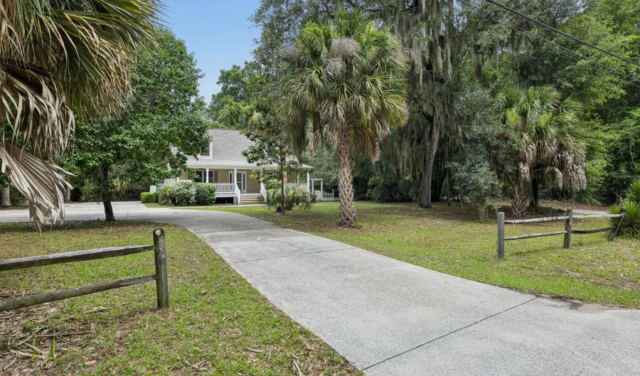 815 Sams Point Rd, Beaufort, SC 29907 - 3 Beds, 2 Bath