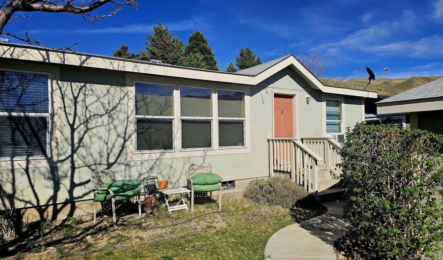 118 Mark St, Gardnerville, NV 89410 - 2 Beds, 2 Bath