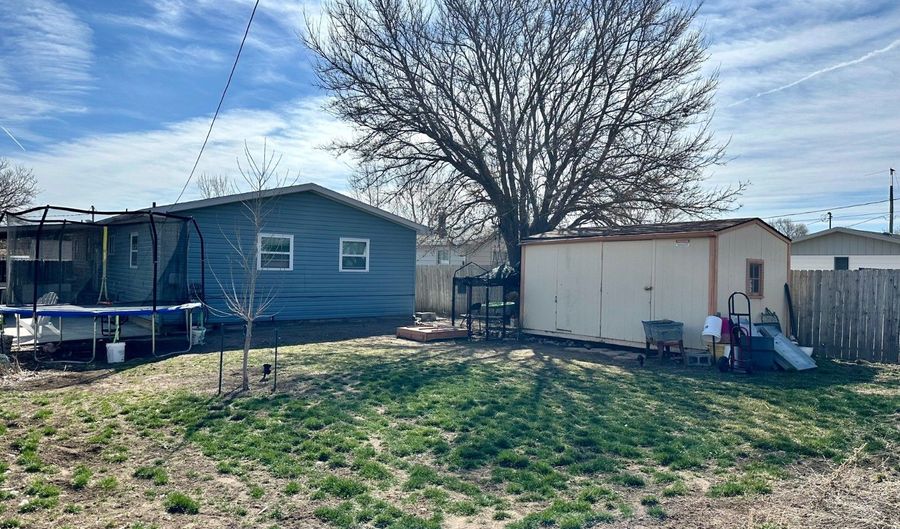 222 Cherry Ave, Goodland, KS 67735 - 5 Beds, 3 Bath