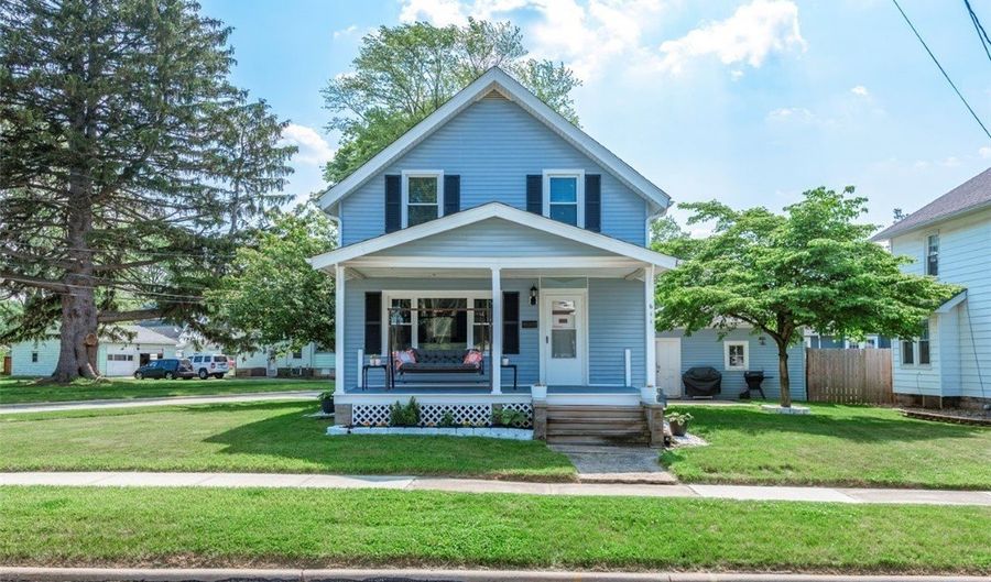 611 West St, Amherst, OH 44001 - 3 Beds, 2 Bath