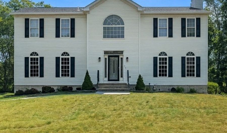 11 Macintosh Dr, Andover, NJ 07848 - 3 Beds, 3 Bath