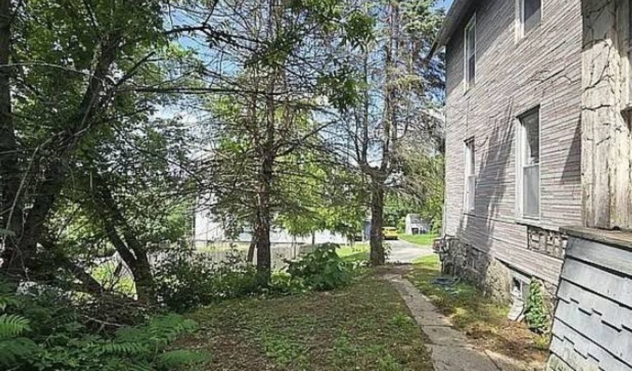 3 RACE COURSE St, Amsterdam, NY 12010 - 4 Beds, 2 Bath