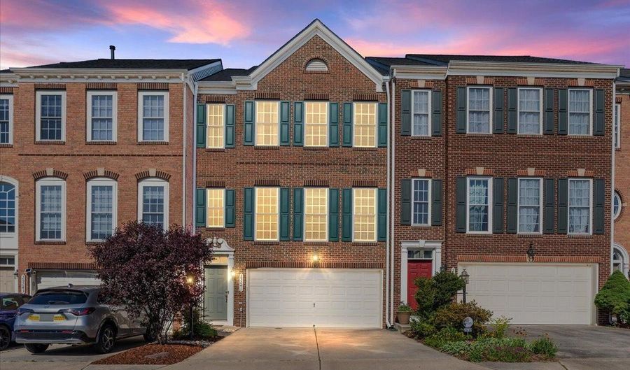 25241 DESTINATION Sq, Aldie, VA 20105 - 4 Beds, 4 Bath