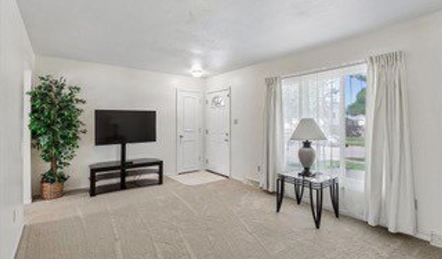 1207 4th Ave SE, Altoona, IA 50009 - 3 Beds, 1 Bath
