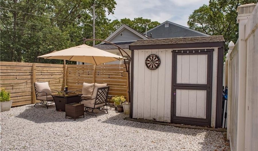 12 N Shore Dr, East Providence, RI 02915 - 5 Beds, 3 Bath