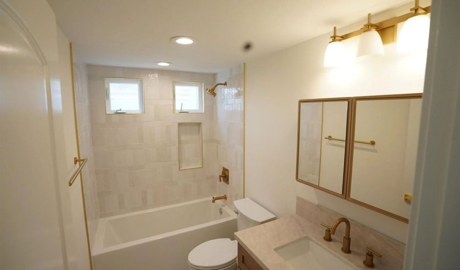 1643 Missouri, San Diego, CA 92109 - 3 Beds, 4 Bath