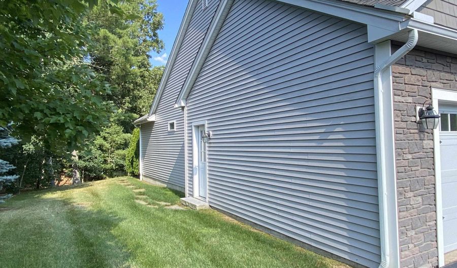 2 Club House Way, Amherst, NH 03031 - 2 Beds, 3 Bath
