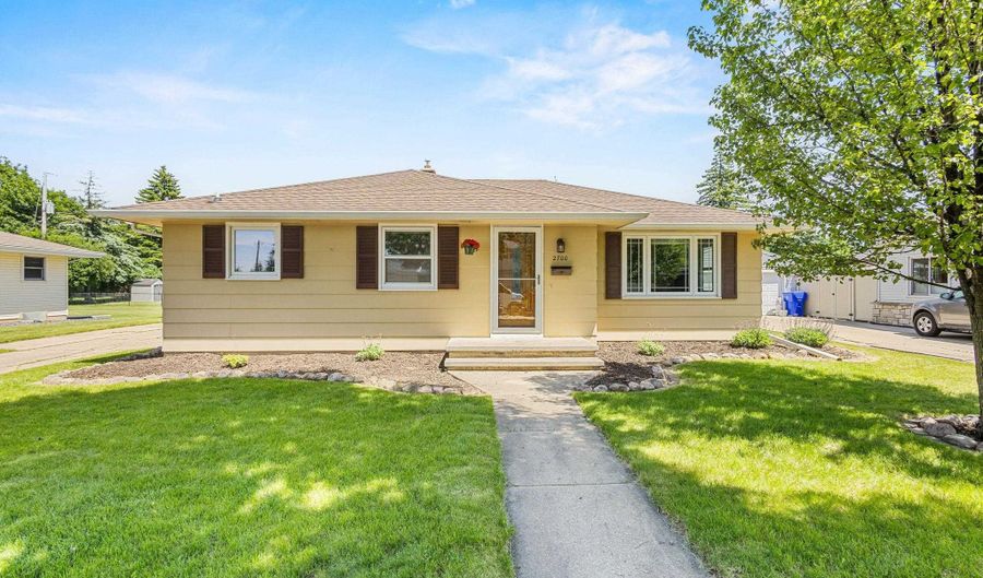 2700 N LILLIAN Ct, Appleton, WI 54911 - 3 Beds, 1 Bath