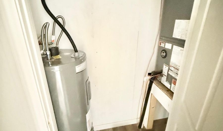 212 N Church St, Brookhaven, MS 39601 - 2 Beds, 1 Bath