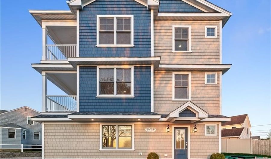 25 Scallop Shell Rd, Narragansett, RI 02882 - 4 Beds, 4 Bath