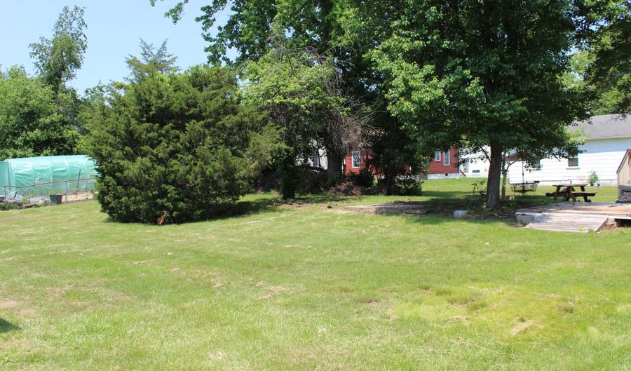 647 ELM St, Aberdeen, MD 21001 - 2 Beds, 2 Bath