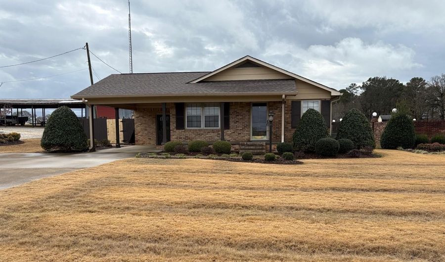 19372 Huntsville Brownsferry Rd, Athens, AL 35611 - 2 Beds, 1 Bath