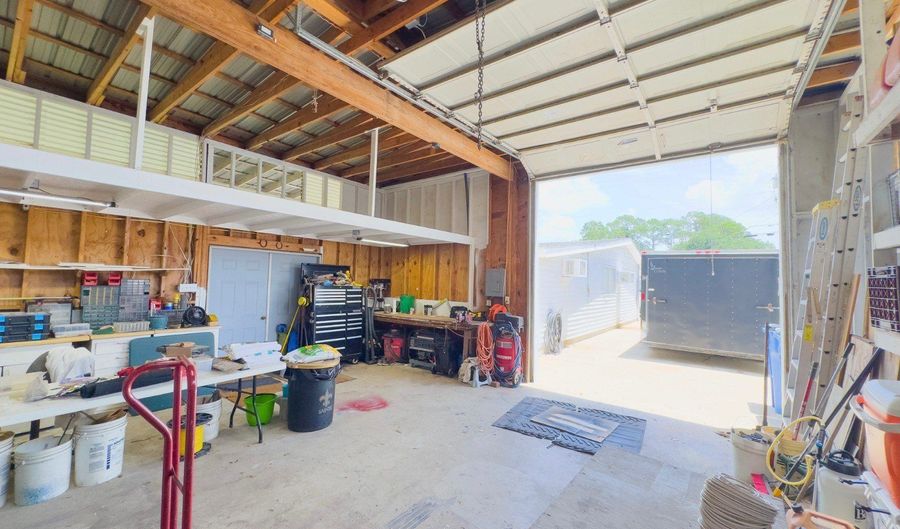3915 Mount St, Berwick, LA 70342 - 3 Beds, 2 Bath