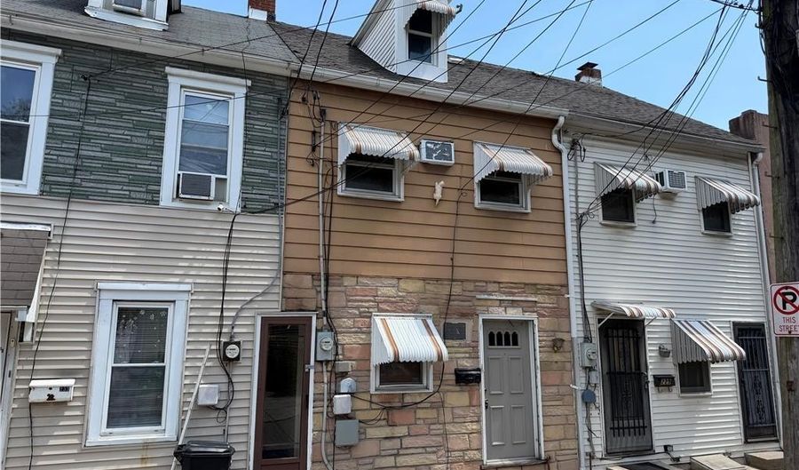 231 N Peach St, Allentown, PA 18102 - 3 Beds, 2 Bath