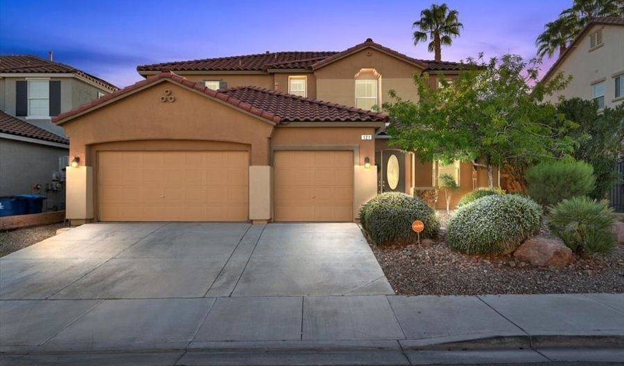 121 Pettswood Dr, Henderson, NV 89002 - 5 Beds, 3 Bath