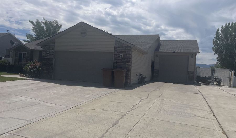 367 Chesapeake Ave, Chubbuck, ID 83202 - 4 Beds, 2 Bath