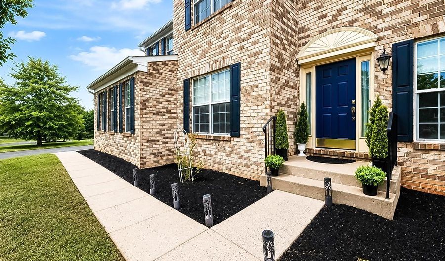 18305 BUBBLING SPRING Ter, Boyds, MD 20841 - 4 Beds, 4 Bath
