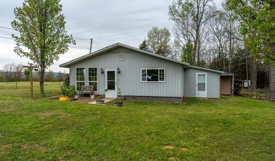 495 Brushy Rd, Batesville, AR 72501 - 2 Beds, 1 Bath