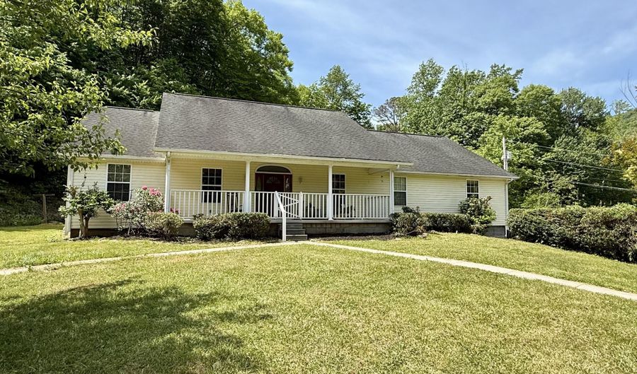 75 Cedar Springs Ln, Barbourville, KY 40906 - 6 Beds, 3 Bath
